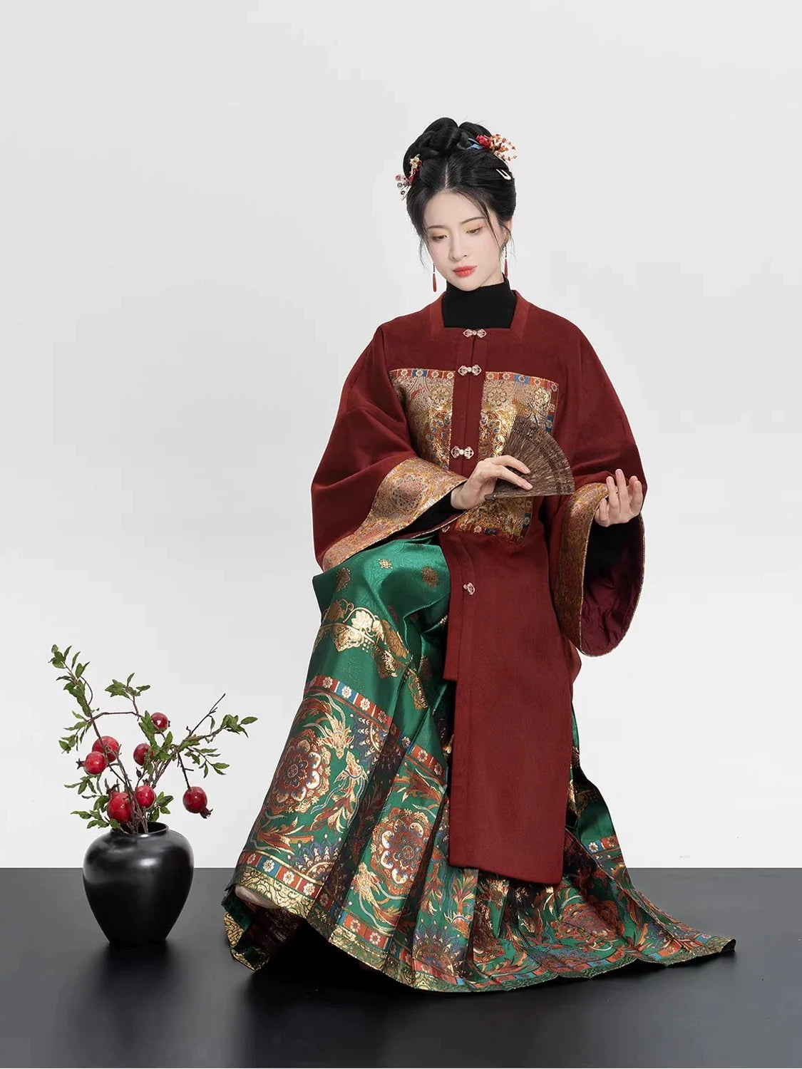 Ming Dynasty Traditional Hanfu Costume with Dunhuang Prints - Watching Fishes 观鱼知乐