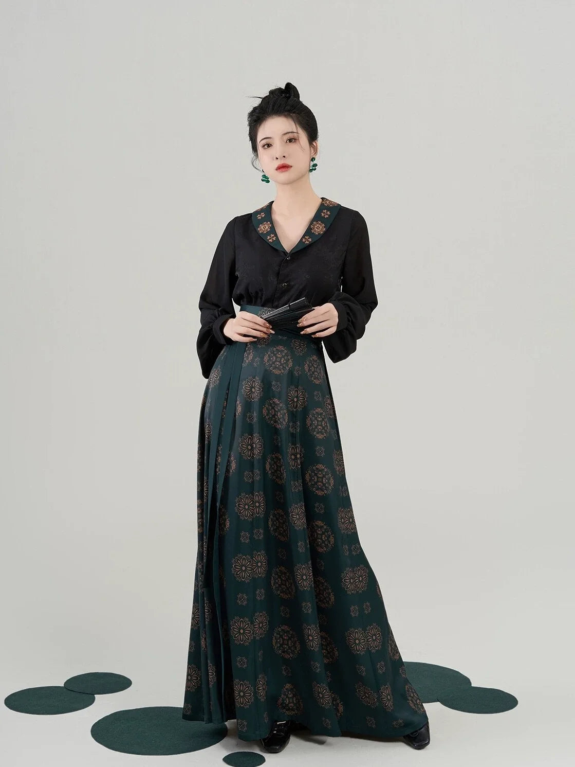 Tang Dynasty Modern Hanfu Set with Flowing Nine-Panel Skirt - Cuiying 翠映 (Preorder)