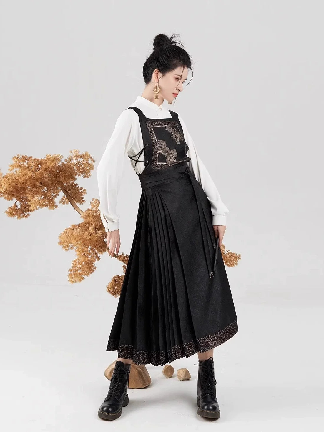 Ming Dynasty Modern Hanfu Mamianqun Outfit - Jinwu 金乌