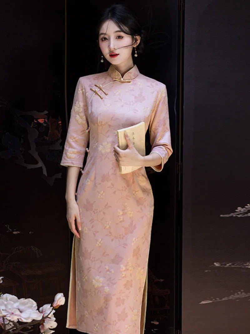 Pink cheongsam dress with long sleeves, slim waist design, elegant Chinese style qipao