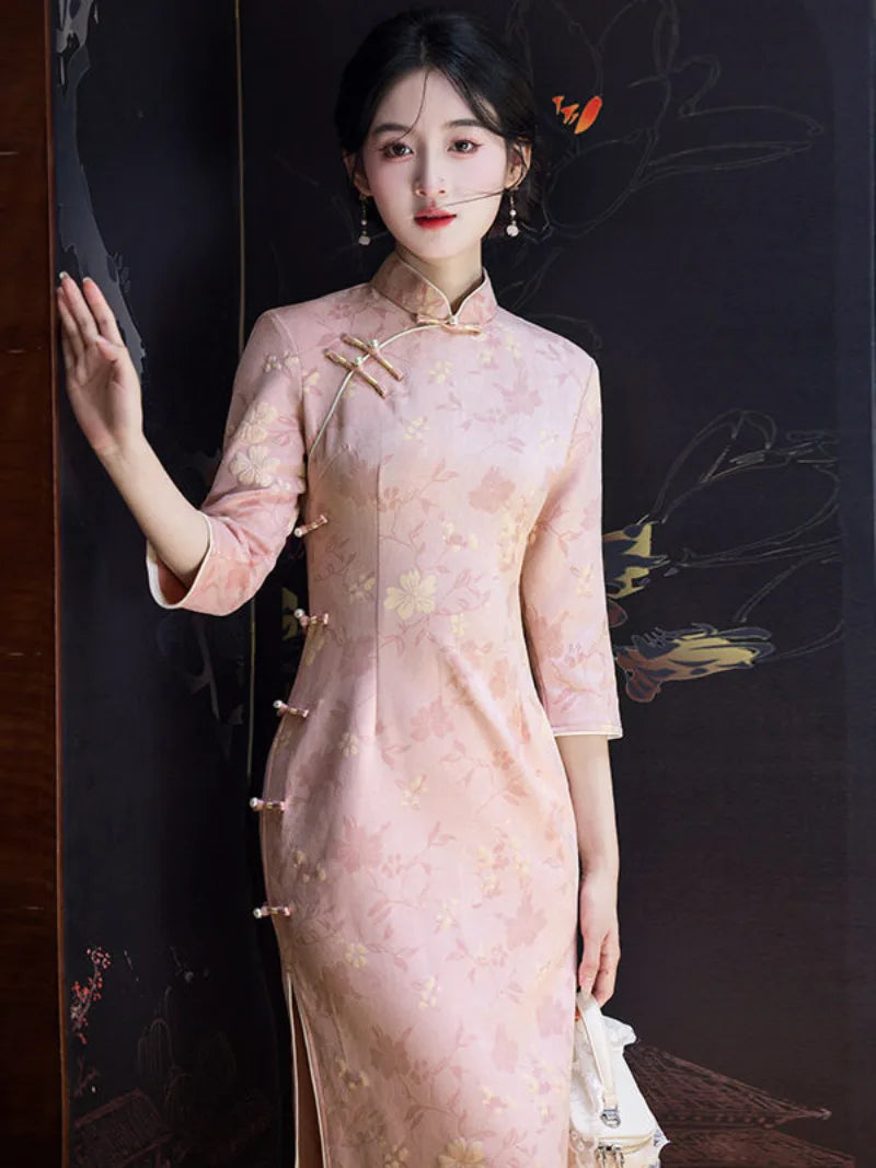 Pink cheongsam dress with long sleeves, slim waist design, elegant Chinese style qipao