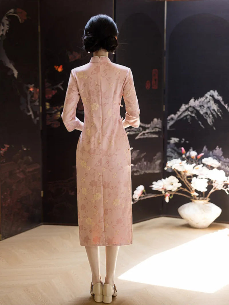 Pink cheongsam dress with long sleeves, slim waist design, elegant Chinese style qipao