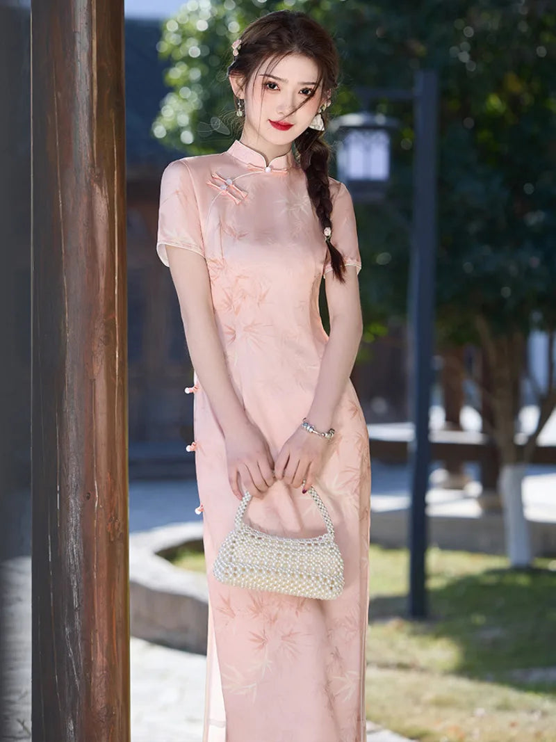Pink qiapo dress with slim fit waistline and elegant slit for summer wear