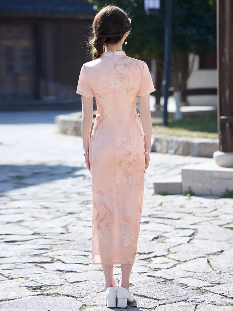 Pink qiapo dress with slim fit waistline and elegant slit for summer wear