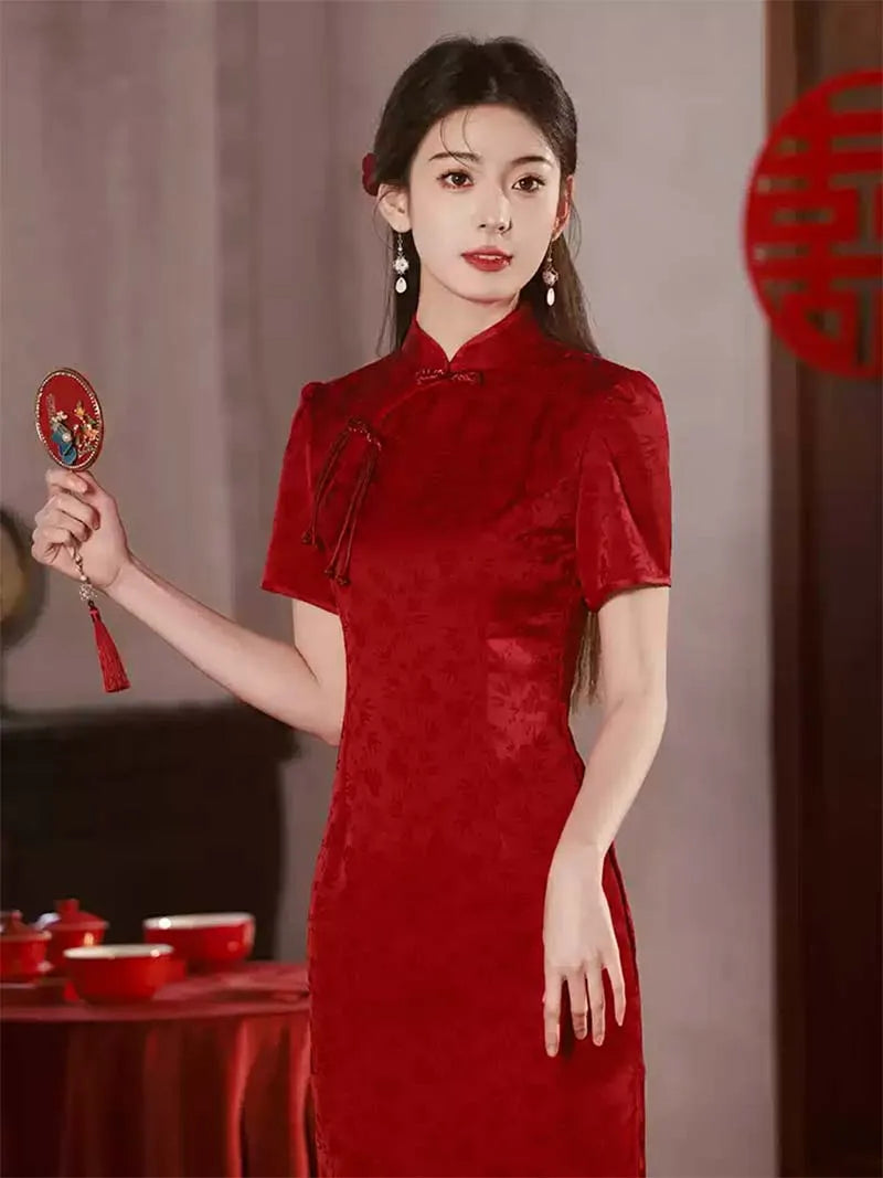 Red qipao traditional Chinese wedding dress for bride, elegant gown for engagement and wedding ceremonies