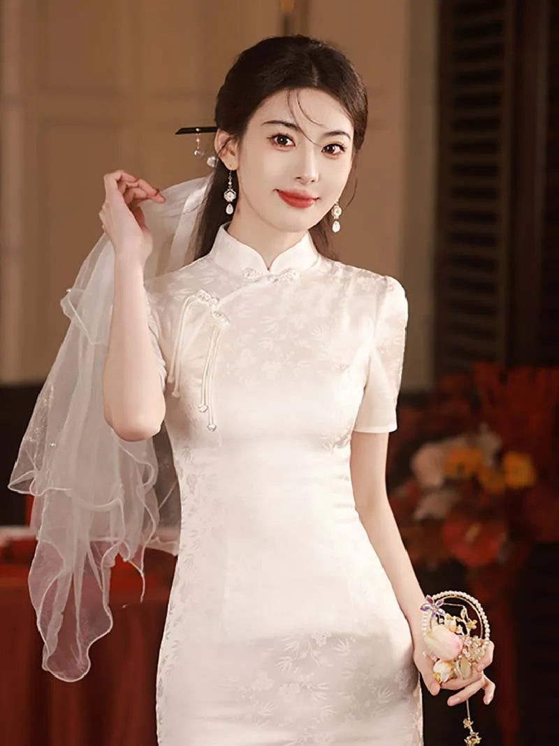 Red qipao traditional Chinese wedding dress for bride, elegant gown for engagement and wedding ceremonies