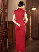 Luxury red qipao red qipao dress made of premium silk with elegant Chinese craftsmanship