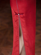 Luxury red qipao red qipao dress made of premium silk with elegant Chinese craftsmanship