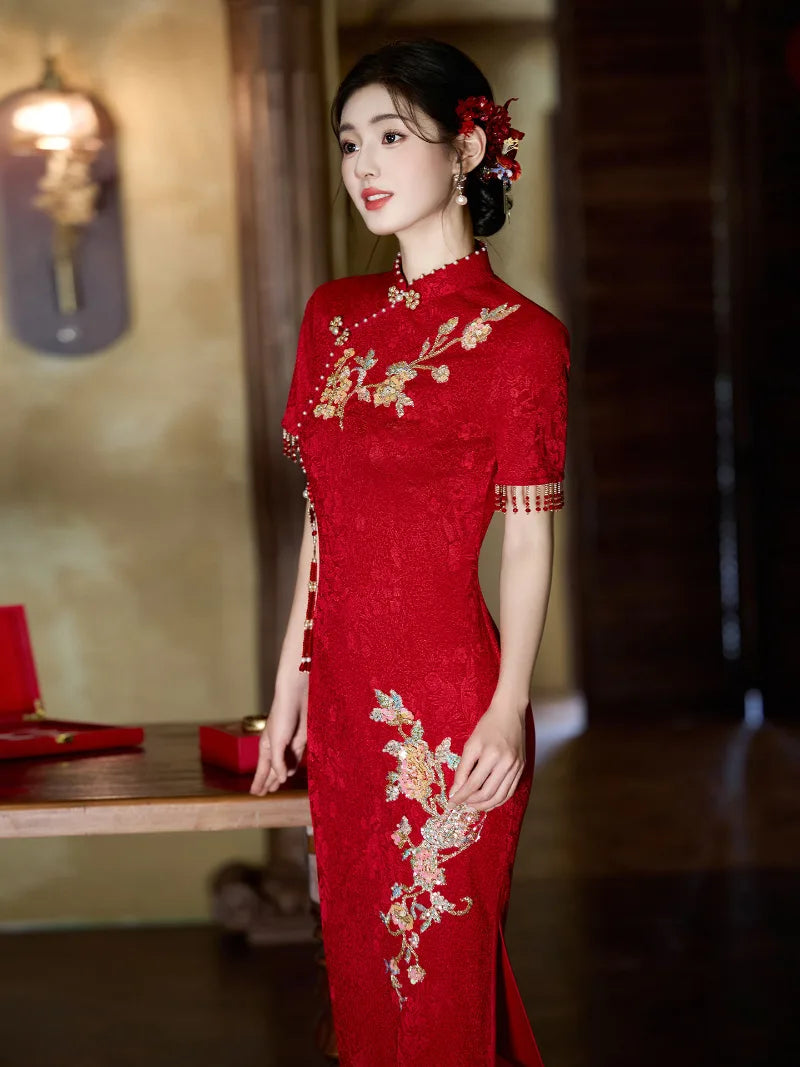 Red qipao dress bridal toast gown with elegant embroidery and slim waist design