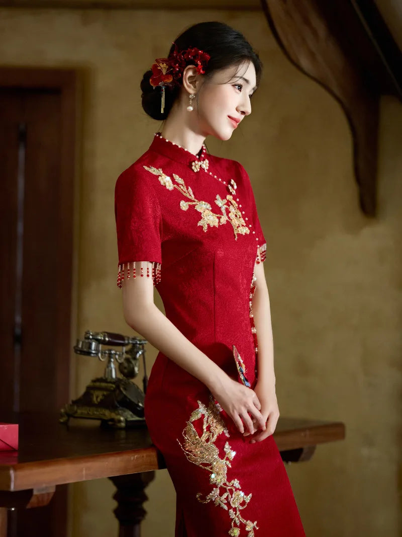 Red qipao dress bridal toast gown with elegant embroidery and slim waist design