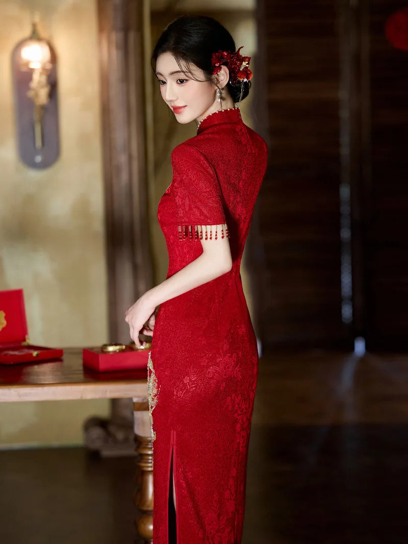 Red qipao dress bridal toast gown with elegant embroidery and slim waist design