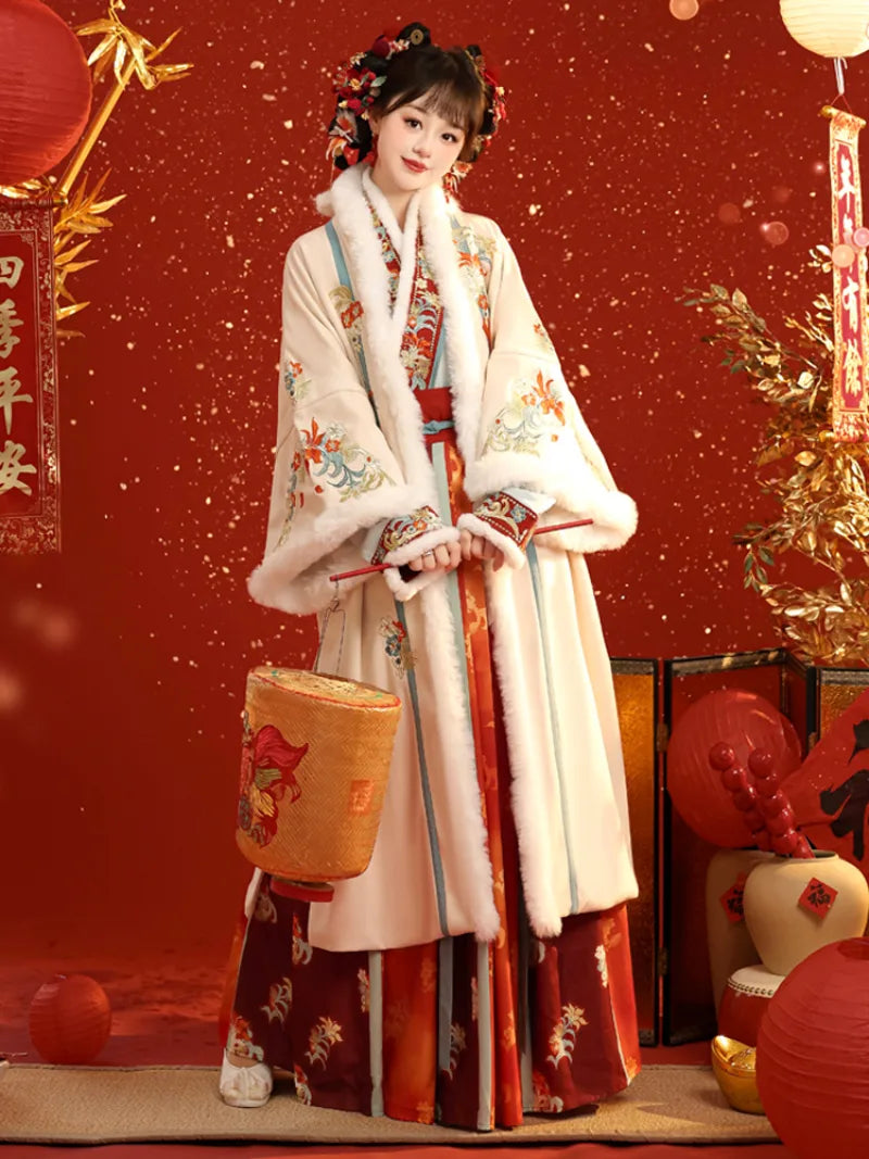 Song dynasty hanfu winter outfit with fur collar embroidery and pleated skirt