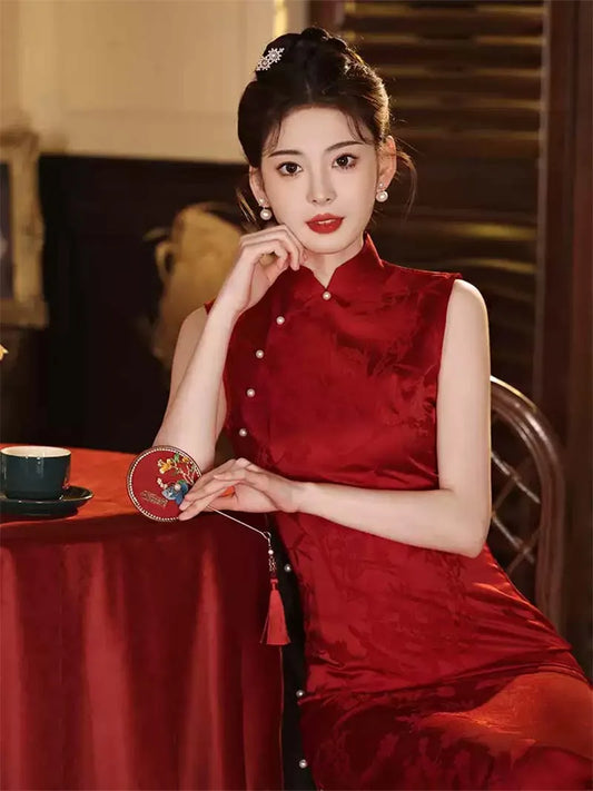 Wedding Qipao | Elegant Red Sleeveless Cheongsam for Bride & Engagement