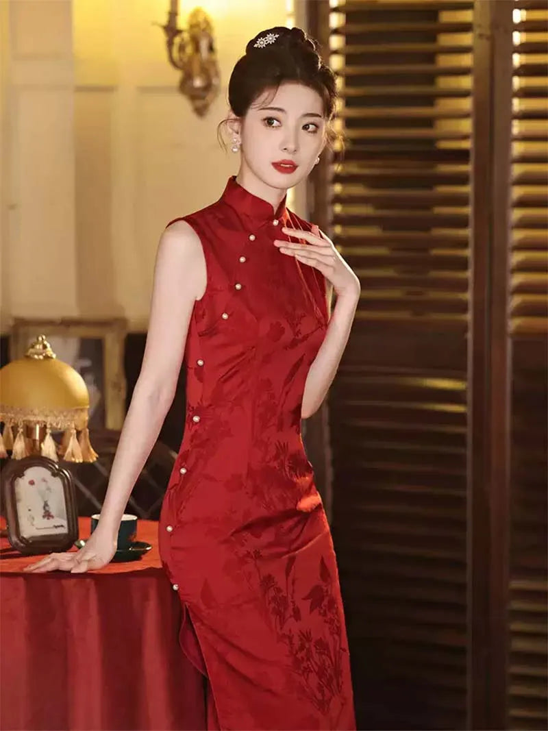 Wedding Qipao | Elegant Red Sleeveless Cheongsam for Bride & Engagement