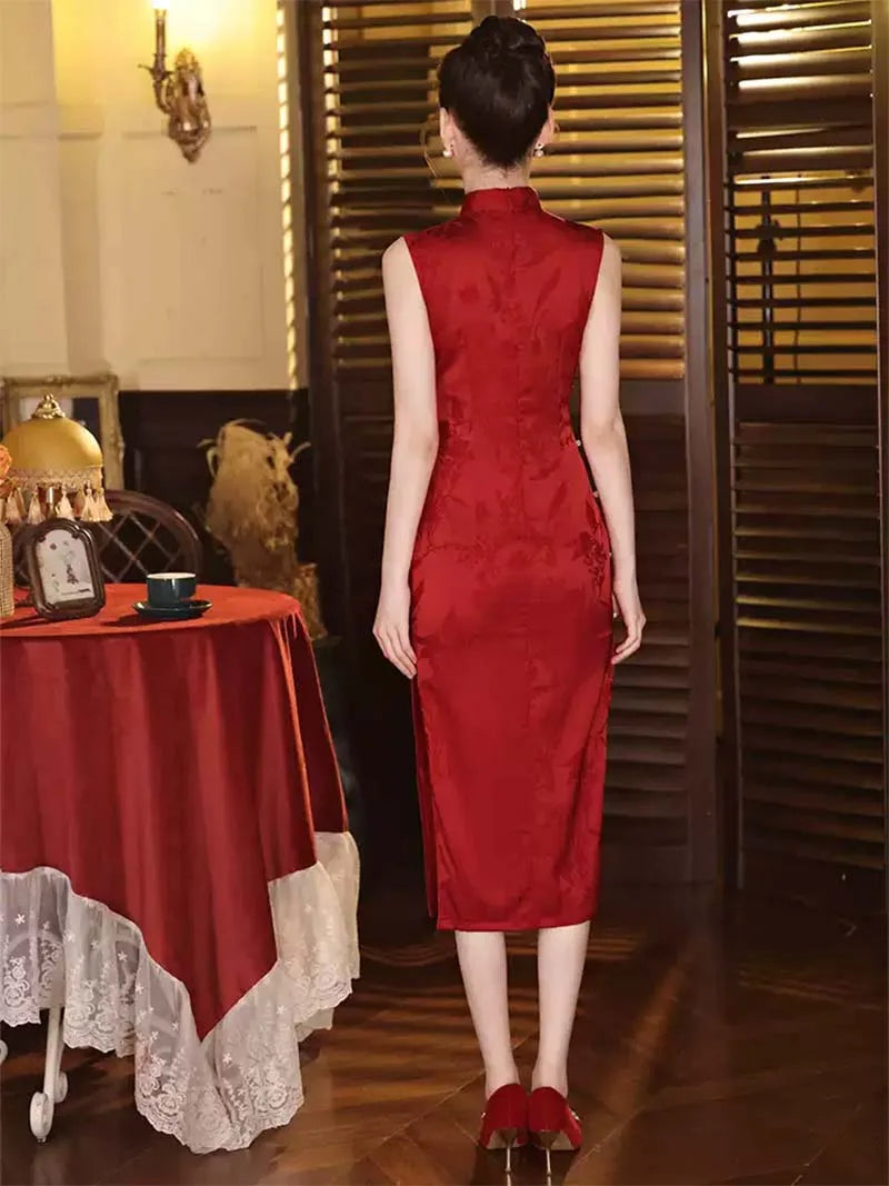 Wedding Qipao | Elegant Red Sleeveless Cheongsam for Bride & Engagement