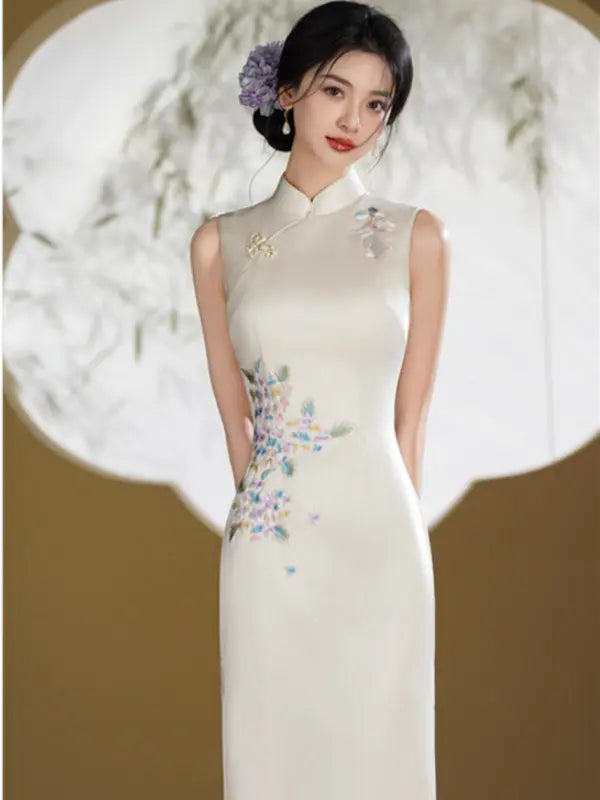 White/Pink Sleeveless Floral Embroidered Qipao