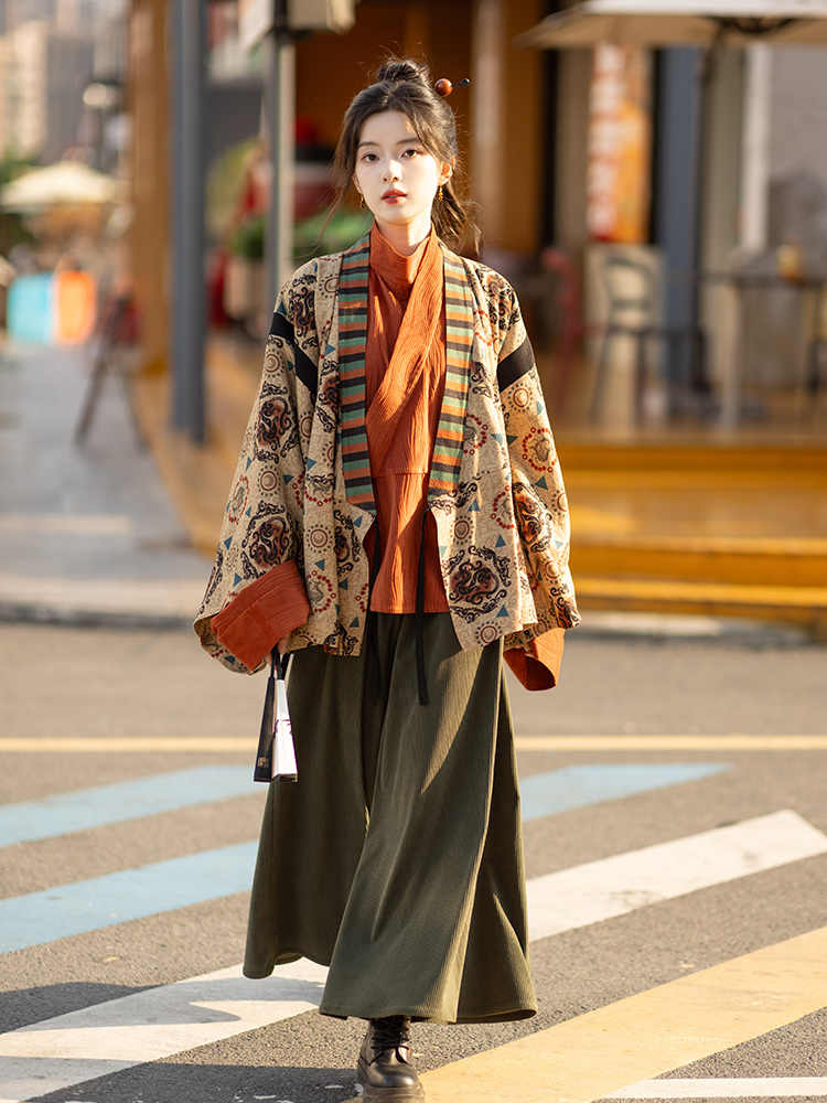 Jin Style 3-Piece Hanfu Set with Loose Green Pants