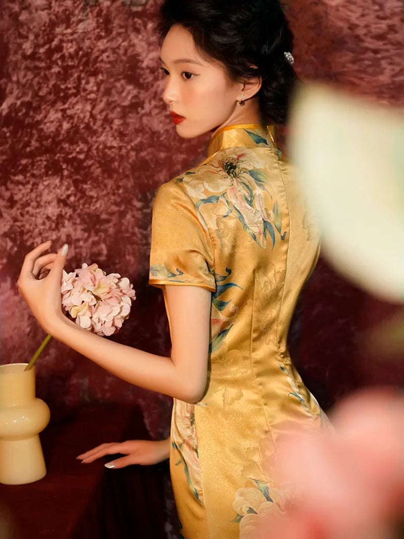 Yellow Cheongsam long dress with modern design and breathable fabric