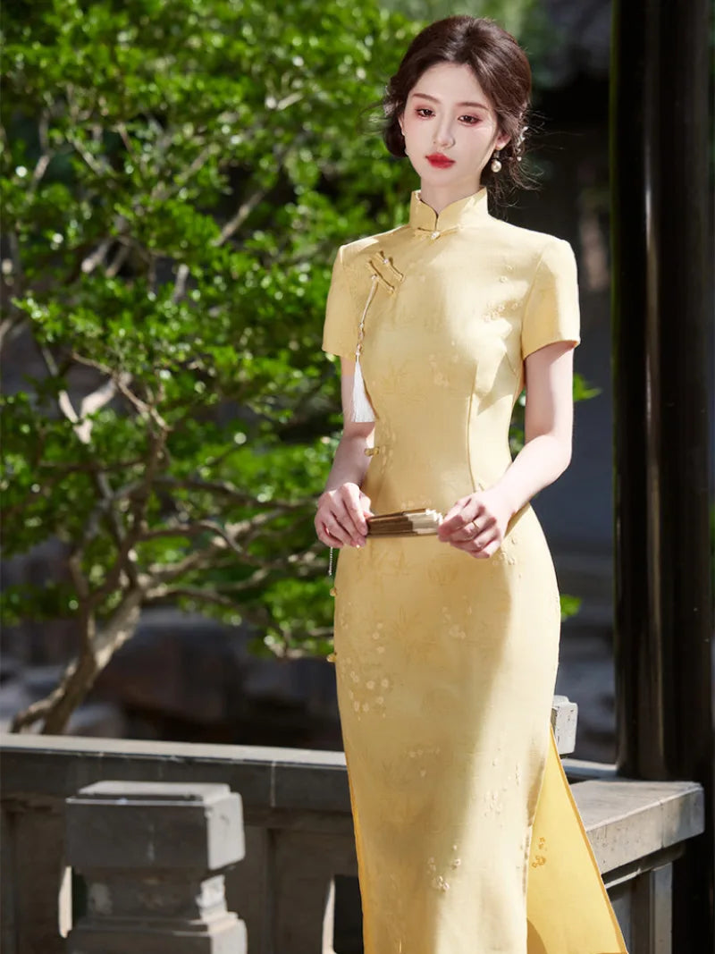Yellow Cheongsam Dress with slim fit and elegant modern Chinese style
