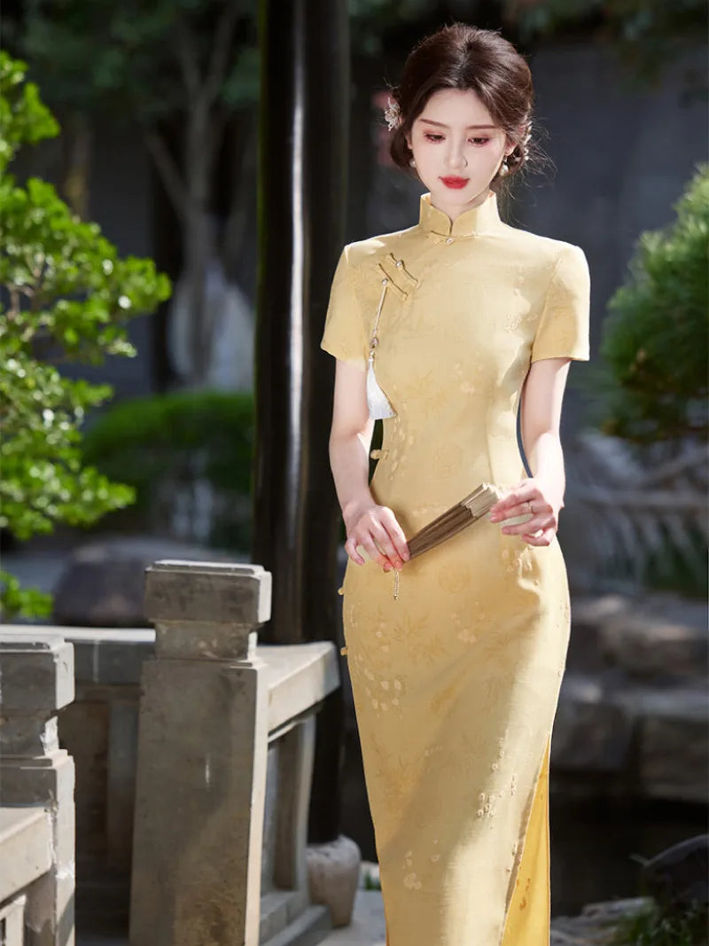 Yellow Cheongsam Dress with slim fit and elegant modern Chinese style
