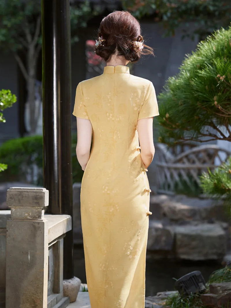Yellow Cheongsam Dress with slim fit and elegant modern Chinese style