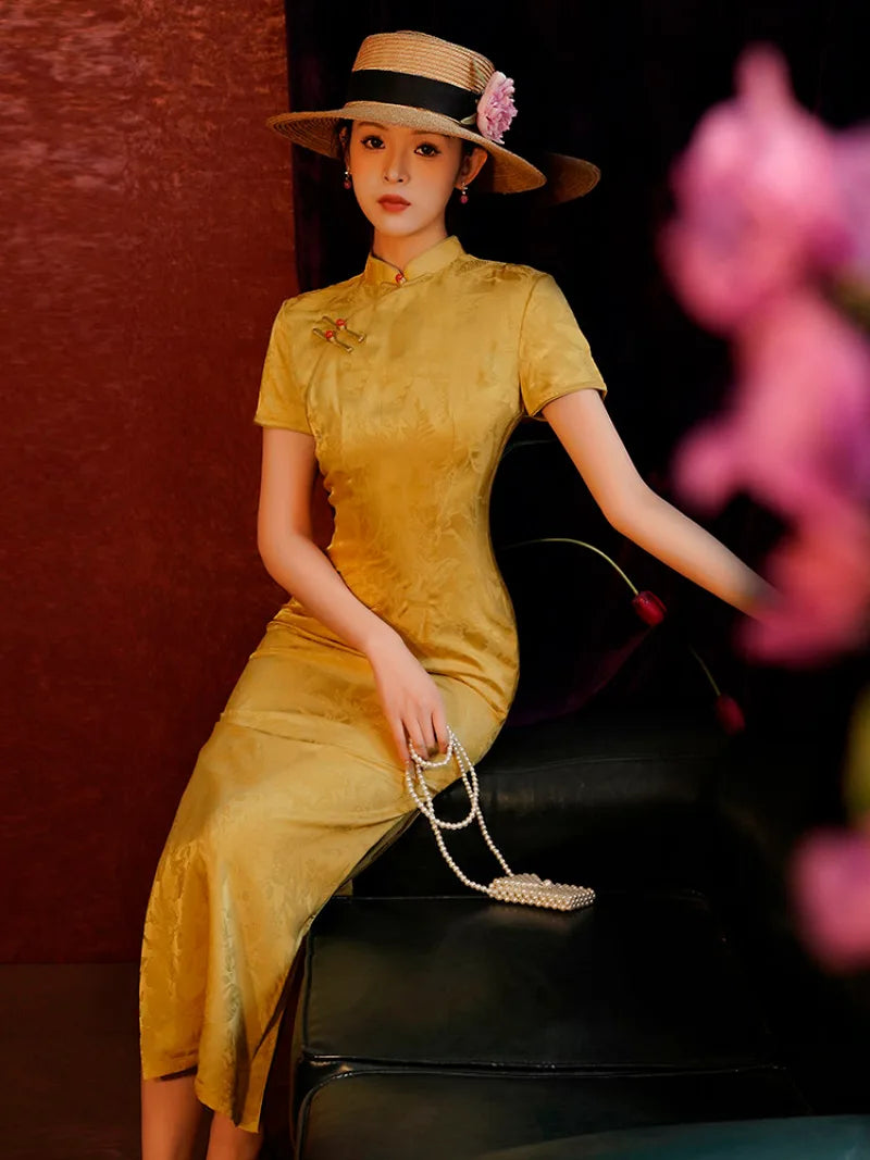 Yellow qipao dress with vintage Chinese style, elegant slim fit red qipao dress look