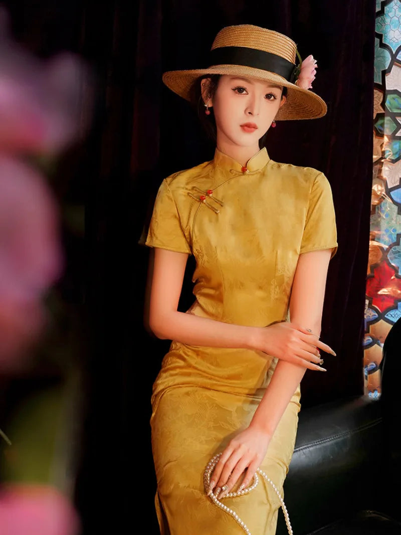 Yellow qipao dress with vintage Chinese style, elegant slim fit red qipao dress look