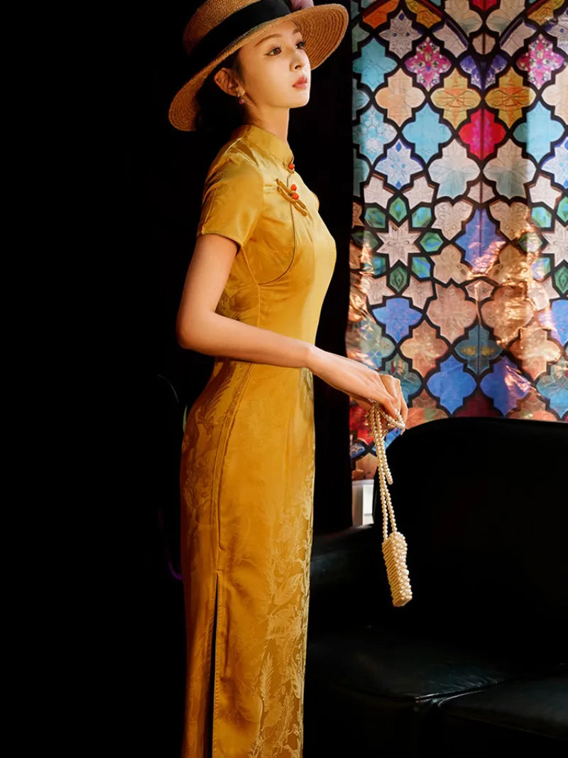Yellow qipao dress with vintage Chinese style, elegant slim fit red qipao dress look