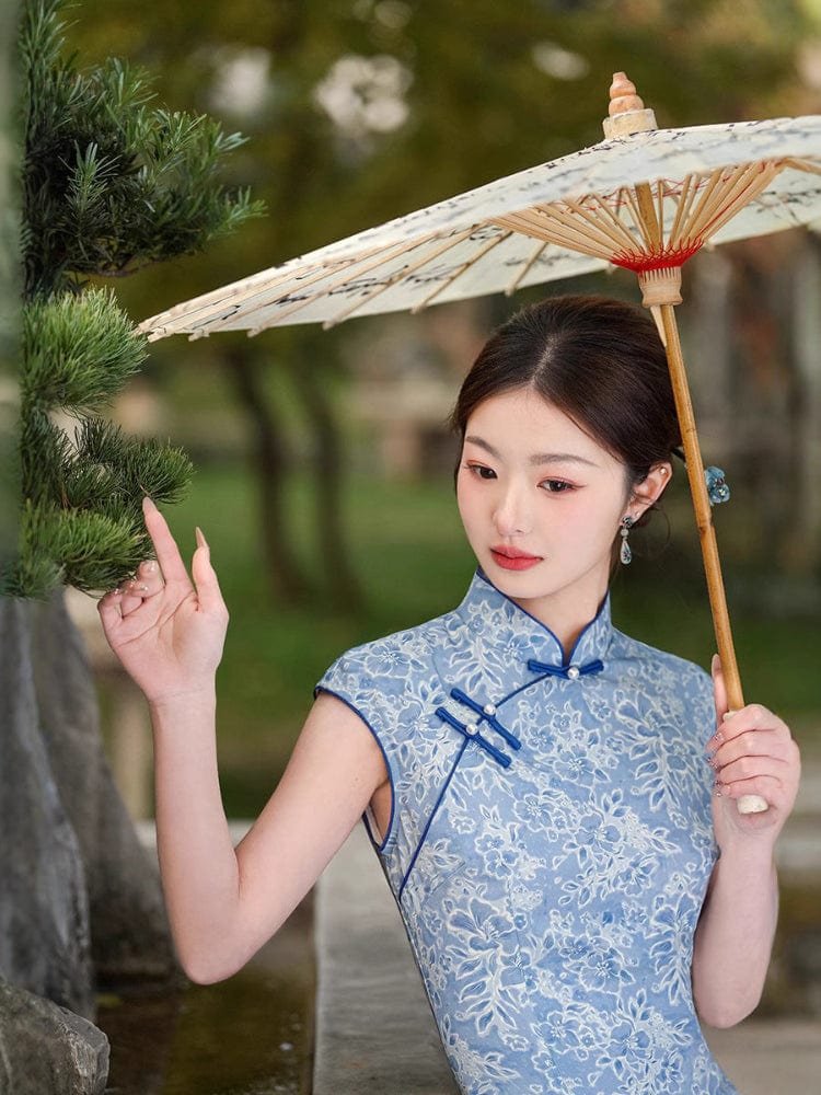 Sleeveless, silk blue midi Cheongsam