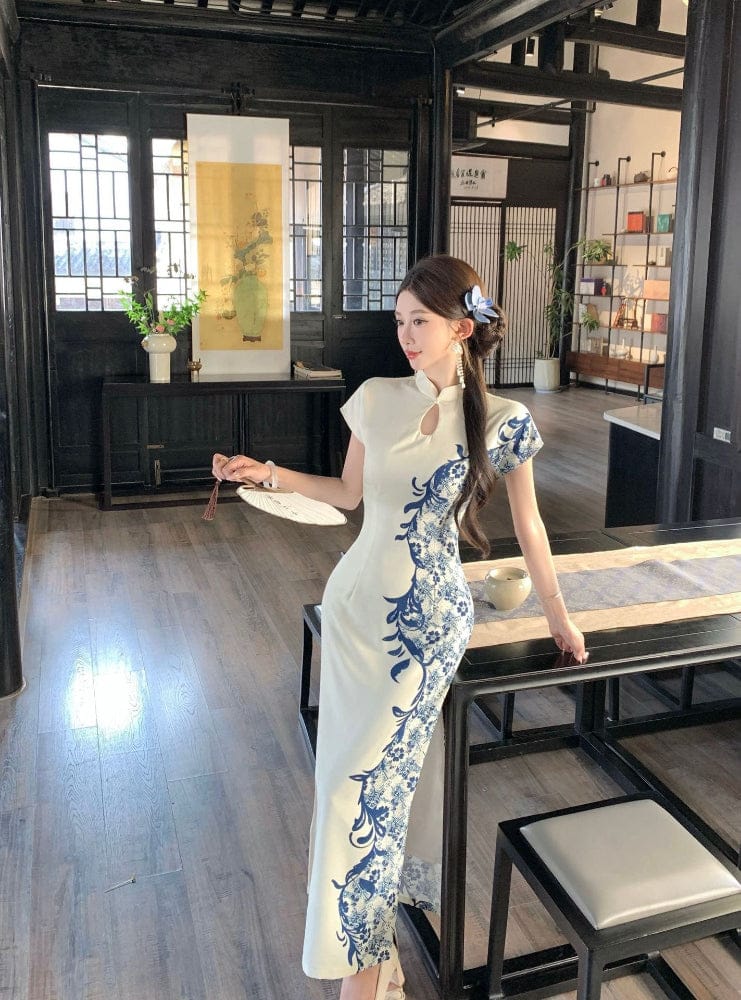 Blue and white porcelain pattens, water-drop collar, ramie long Cheongsam