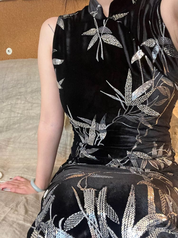 Leaf embroidery, velvet black long Cheongsam
