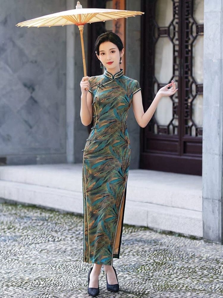 Premium 19 Momme Mulberry Silk Leaf-Print Long Cheongsam – Luxury Modern Qipao Gown