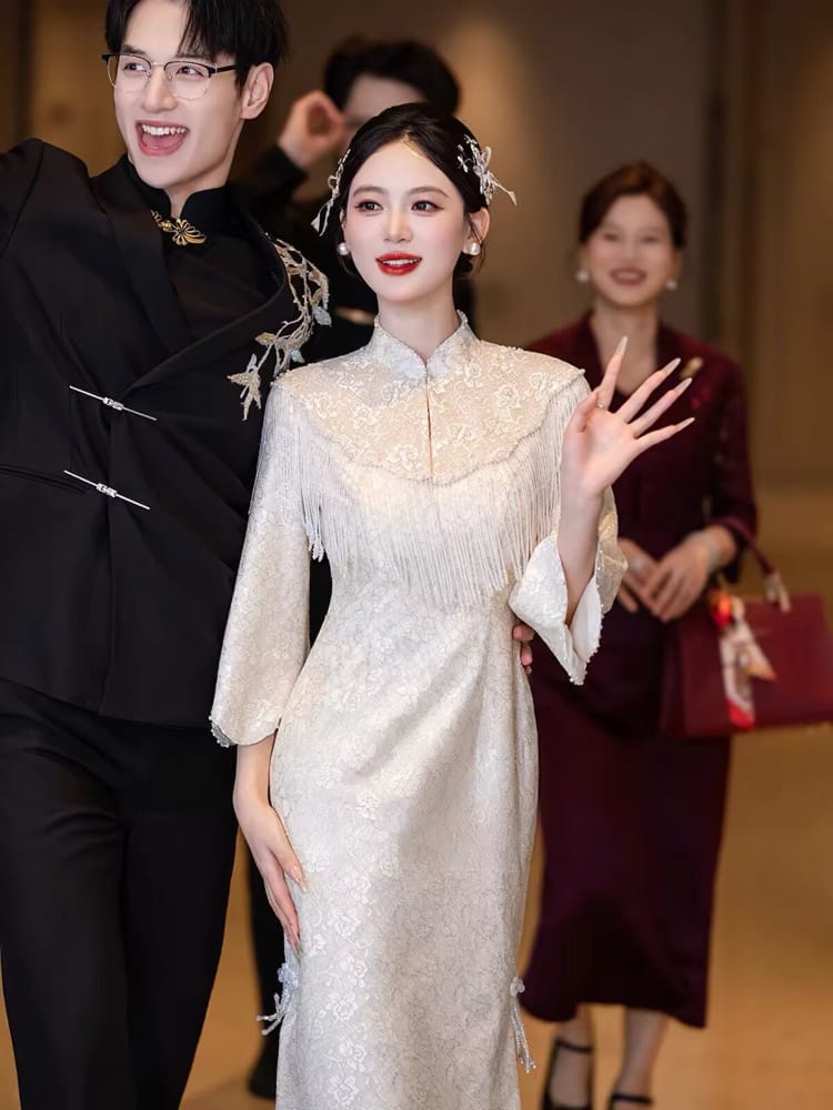 Grace Lace Long Cheongsam with Detachable Cloud Shoulder Cape ｜Bespoke available