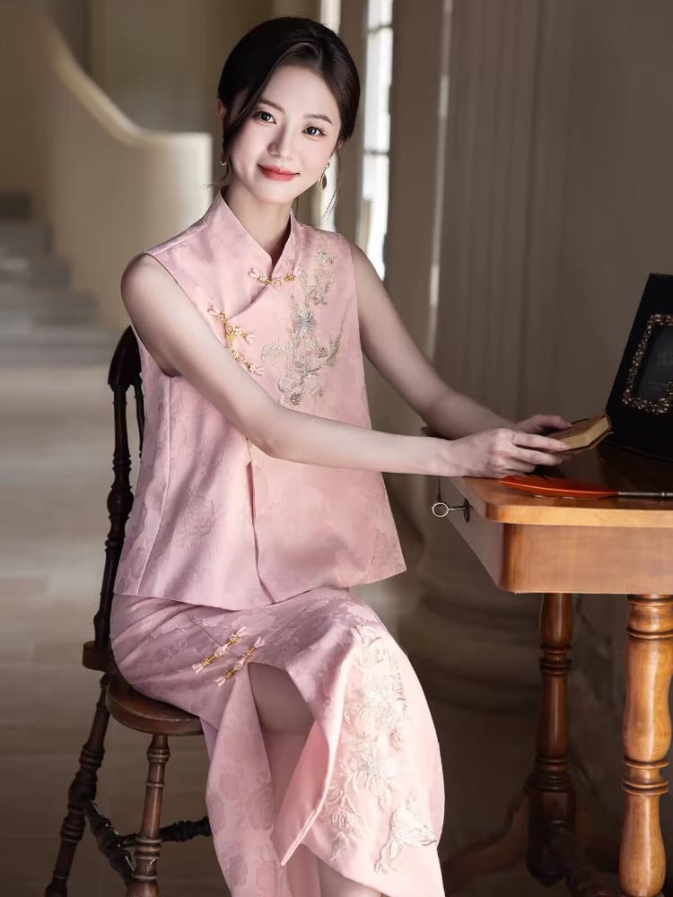 Hellen Floral embroiled satin Sleeveless Cheongsam Set