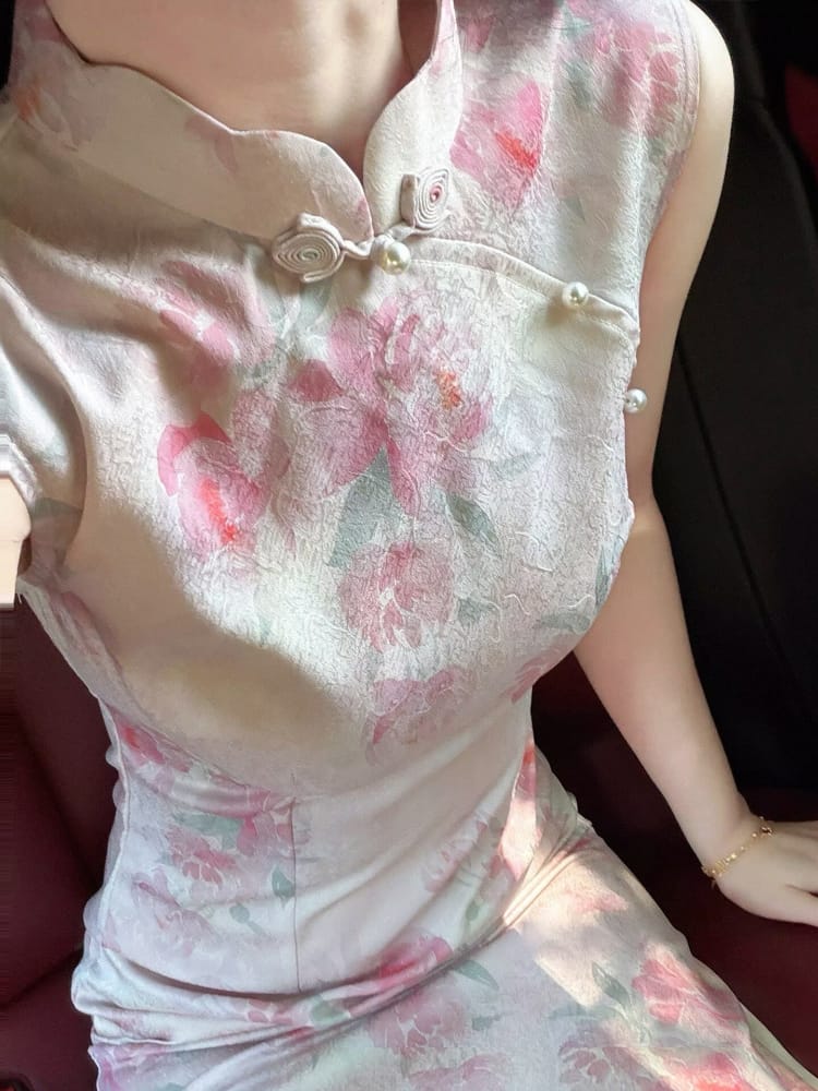 Chloe Sleeveless Floral Midi Cheongsam