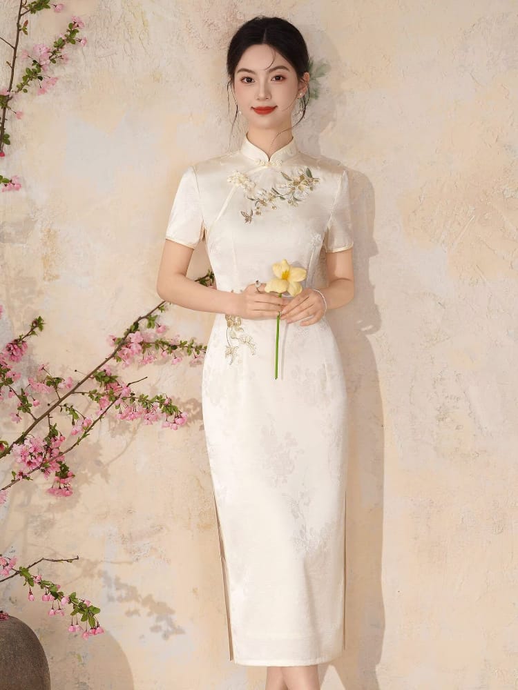Luna Floral & Butterfly Embroidery Midi Cheongsam