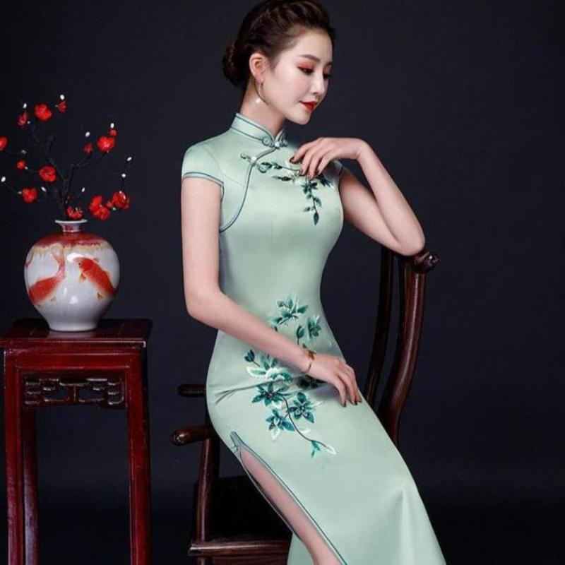 Floral embroidery, silk long Cheongsam