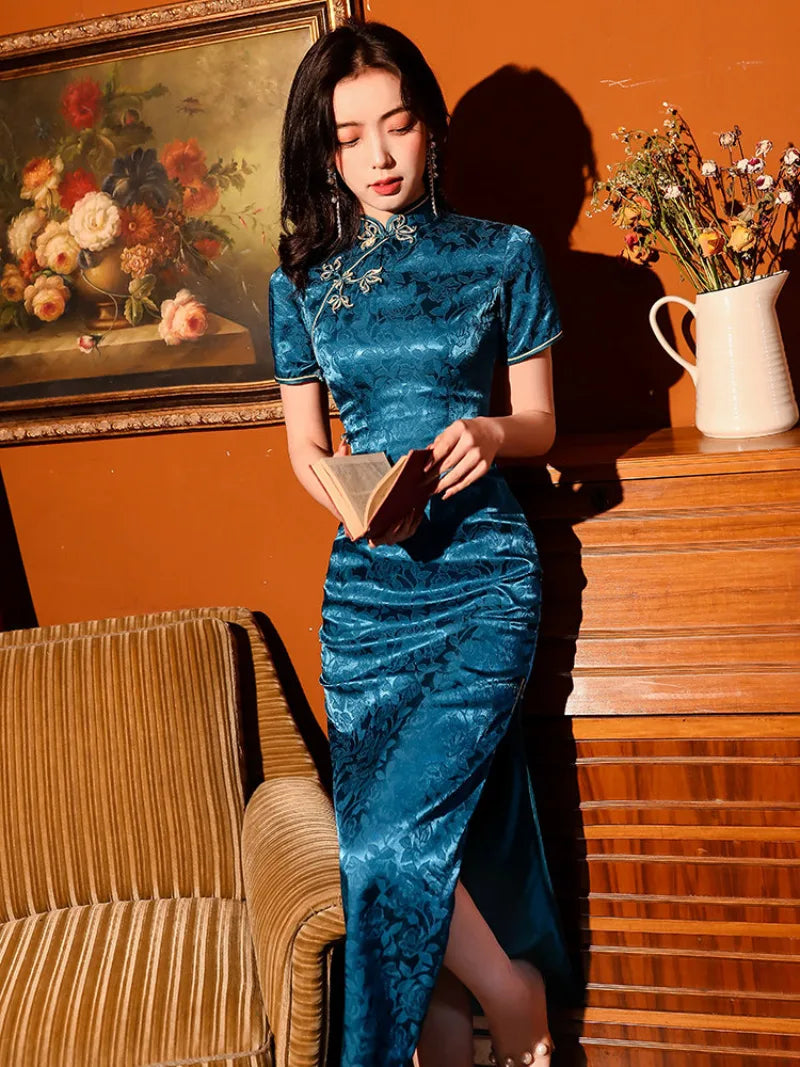 Blue cheongsam dresses with modern design, elegant vintage Qipao for women