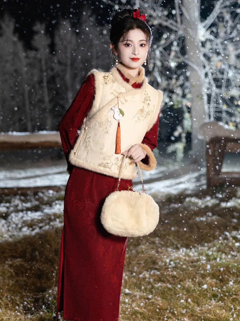 Winter cheongsam for new year in red with classic mandarin collar and warm thickened fabric