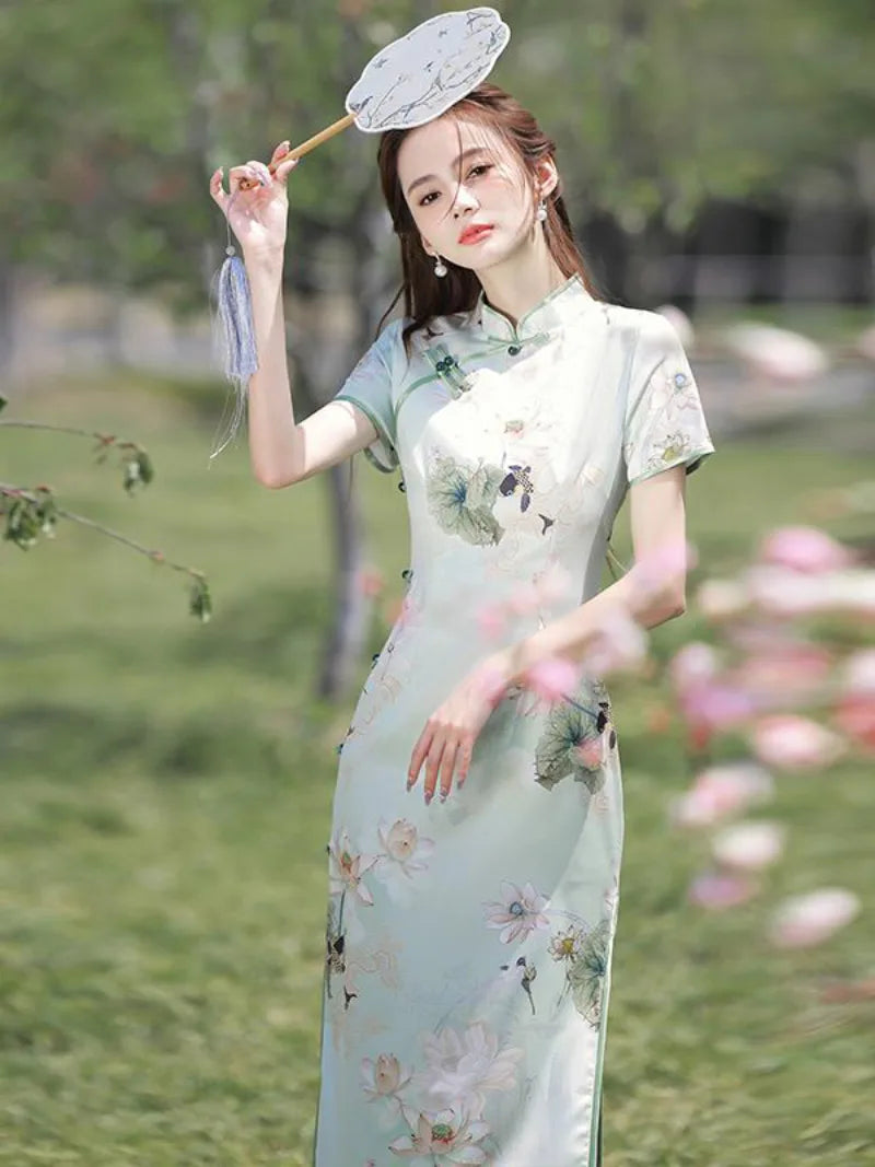 Elegant chinese cheongsam qipao long summer dress with vintage Republic style and refined modern elegance for daily wear