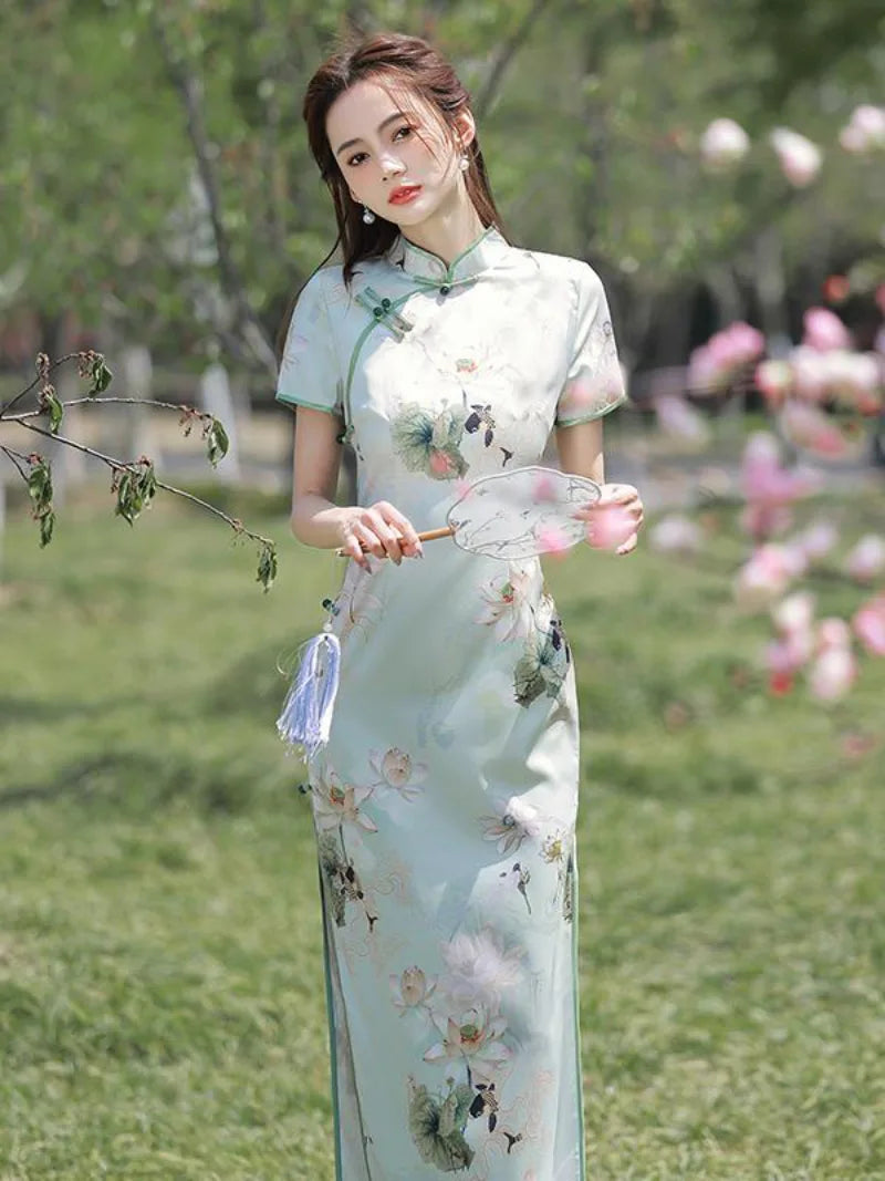 Elegant chinese cheongsam qipao long summer dress with vintage Republic style and refined modern elegance for daily wear