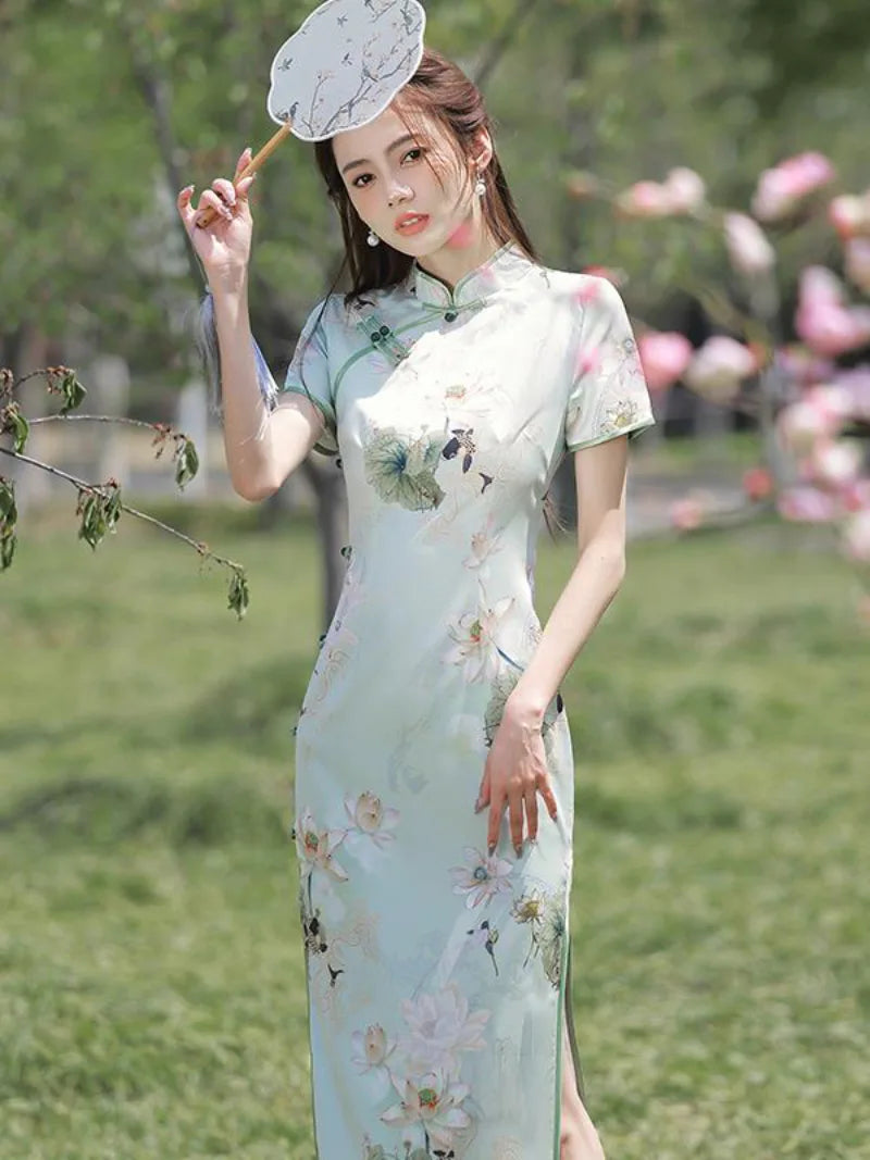Elegant chinese cheongsam qipao long summer dress with vintage Republic style and refined modern elegance for daily wear