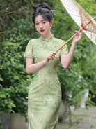Fresh green Chinese dress qipao long cheongsam with slim-fit vintage style and elegant daily wear for young women