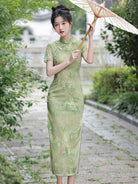 Fresh green Chinese dress qipao long cheongsam with slim-fit vintage style and elegant daily wear for young women