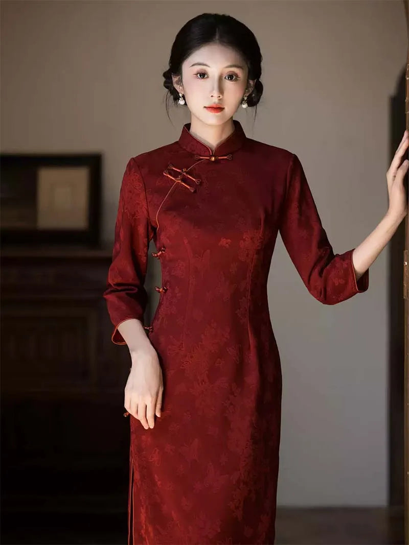 Chinese qipao wedding red dress set, long-sleeve cheongsam bridal gown for autumn and winter engagement, tea ceremony, and wedding celebrations