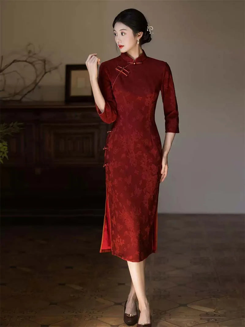 Chinese Qipao Wedding Dress | Exquisite Red Long-Sleeve Cheongsam