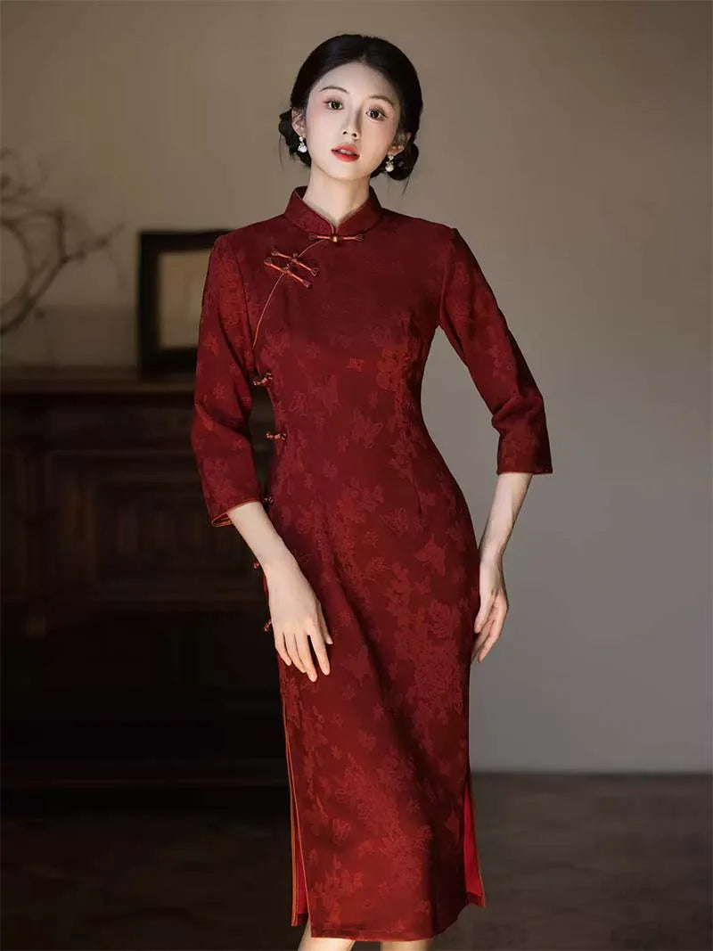 Chinese Qipao Wedding Dress | Exquisite Red Long-Sleeve Cheongsam