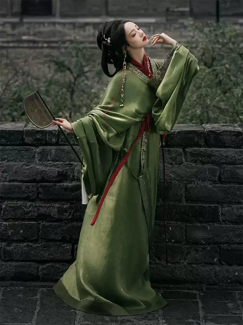 Green Warring States chinese traditional dress hanfu with cross-collar straight robe and wide sleeves, 2025 style