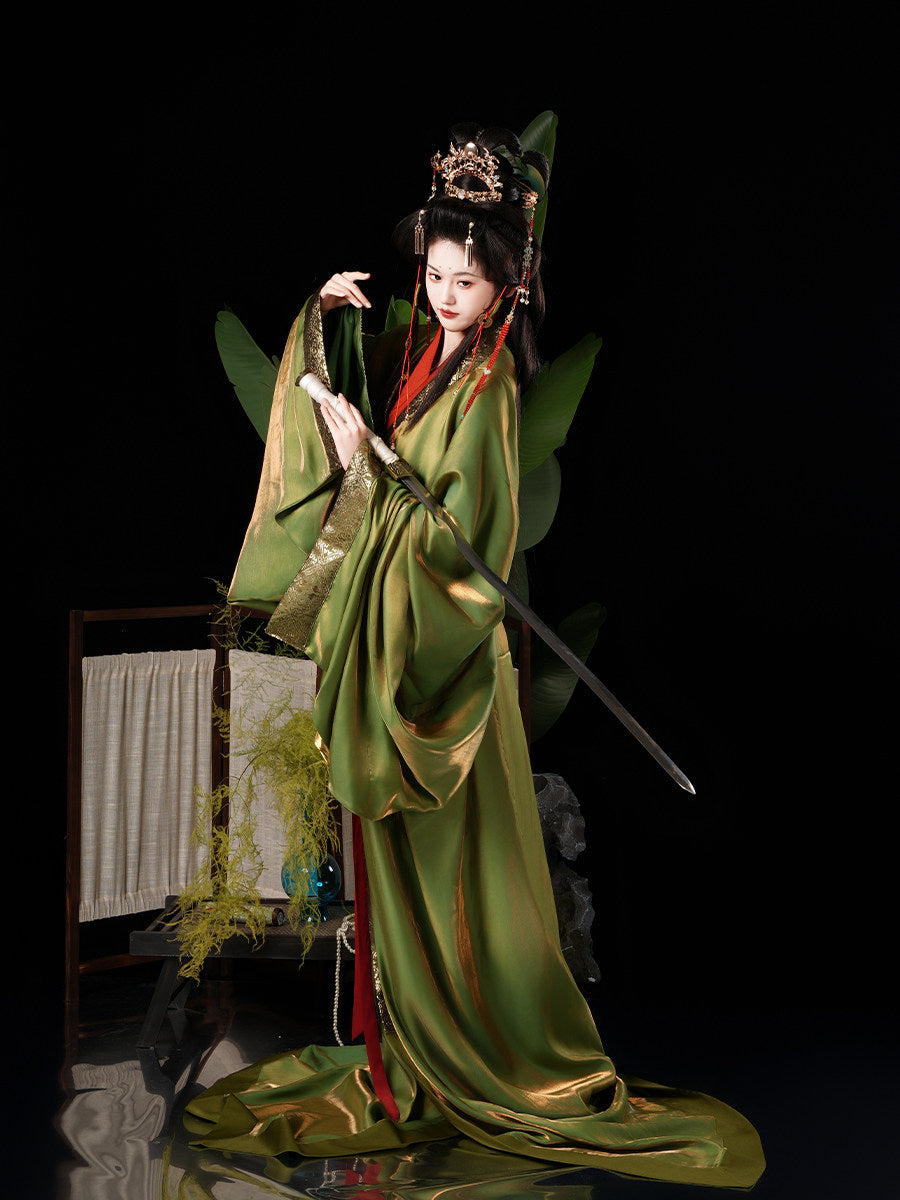 Green Warring States chinese traditional dress hanfu with cross-collar straight robe and wide sleeves；