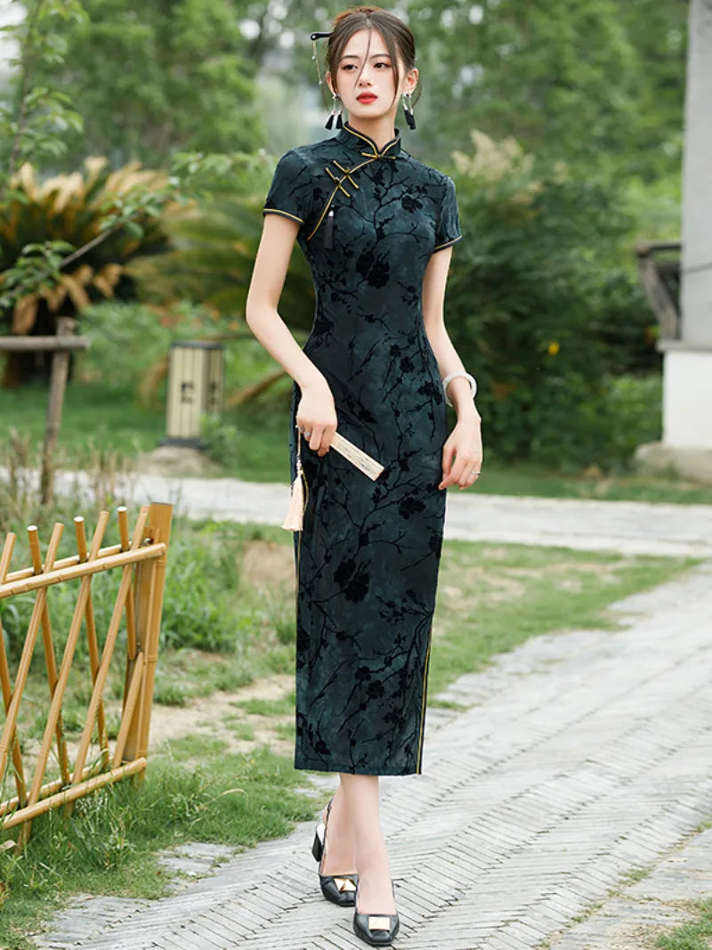Lightweight summer Chinese traditional dress qipao long slim-fit cheongsam with vintage design and daily wear elegance